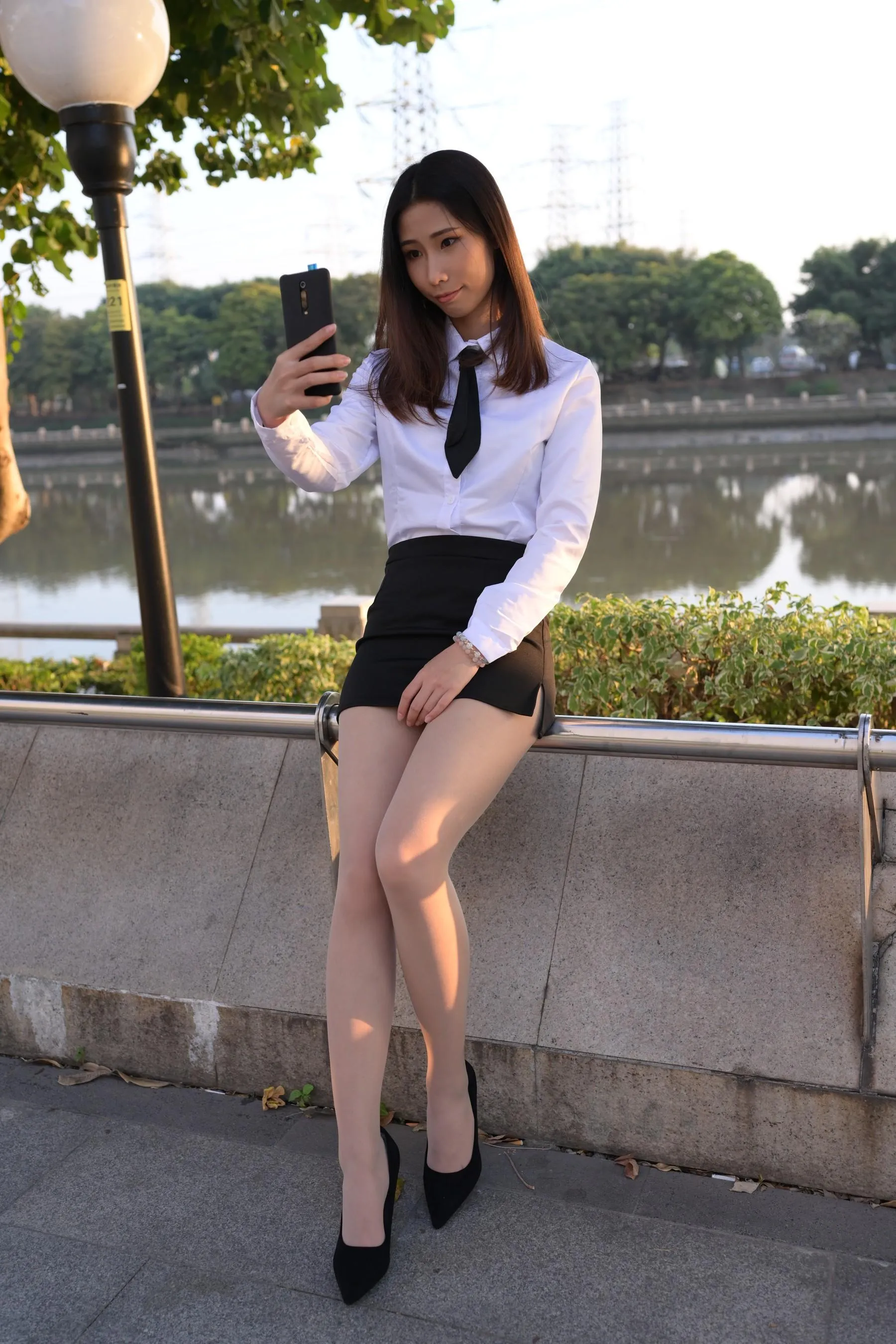 [魔镜街拍] NO.082 SM_0006街拍肉丝高跟制服ol小姐姐 [203P]插图9